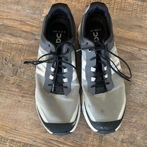 On CLOUDVISTA Running Men's Black and Gray Shoes